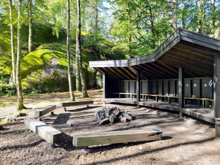 Maximizing Outdoor Space: Creating a Minimalist Seating Area